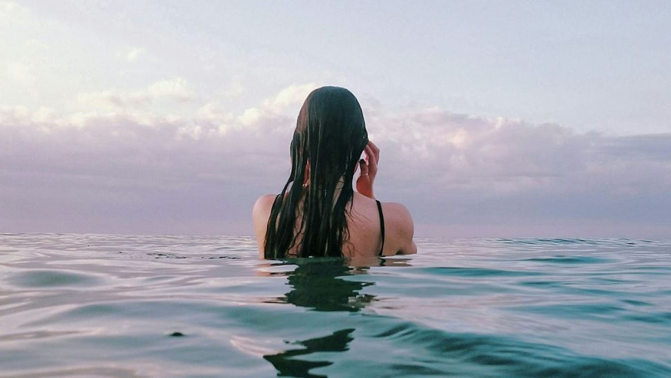 Dive In: Top Tips for Safeguarding Your Hair Against Chlorine and Saltwater Damage